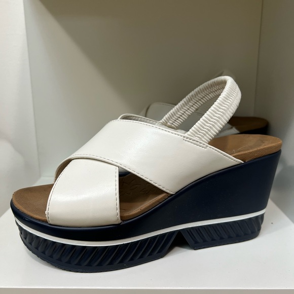 Sketchers Livin’ Dream Collection Cali Shoes - White and Blue - Picture 2 of 5